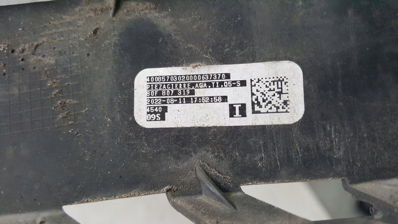 Kratka zderzaka tylnego lewa strona AUDI Q5 80F807319 demontaż