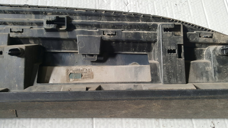 Listwa drzwi lewy przód AUDI E-TRON 4KE853959