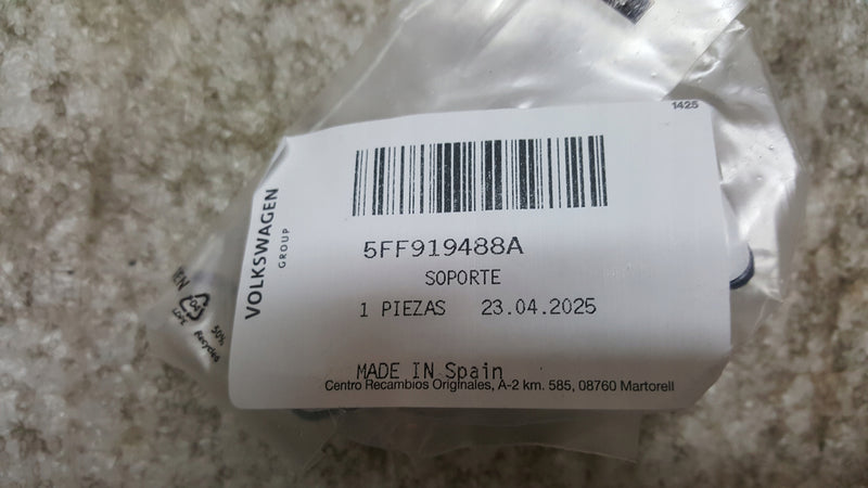 UCHWYT CZUJNIKA PARKOWANIA CUPRA FORMENTOR 5FF919488A