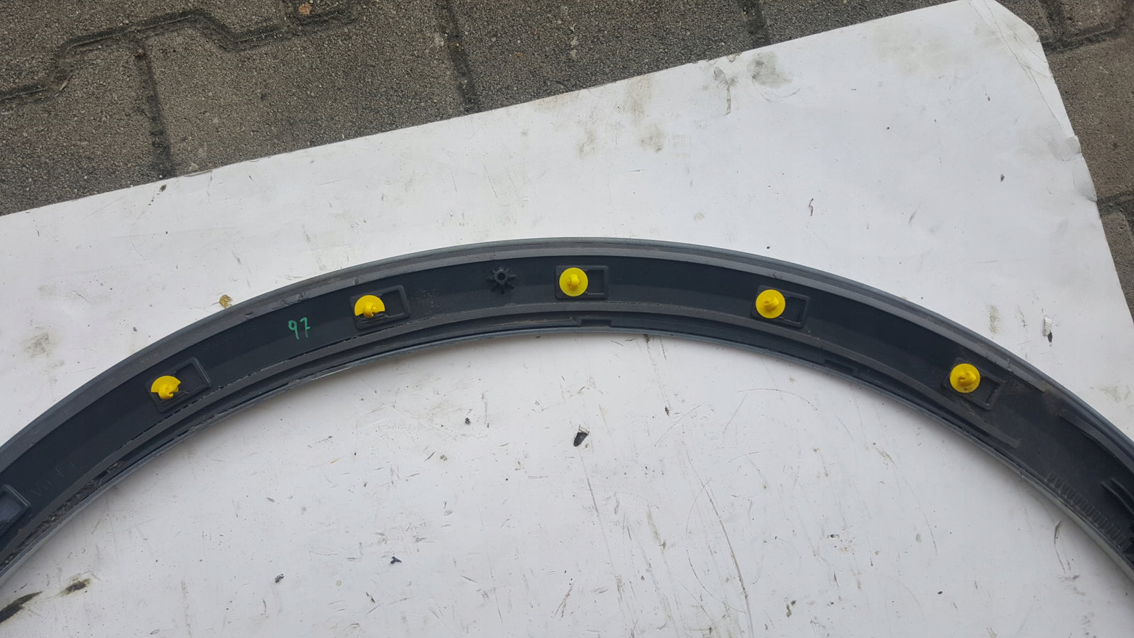 LISTWA BŁOTNIKA LEWA PRZEDNIA AUDI Q8 S-LINE 4M8853717B