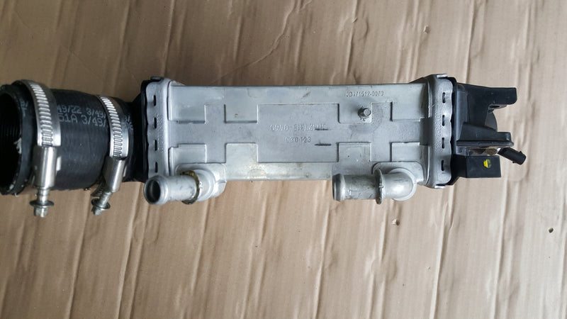 Chłodnica powietrza intercooler 059145803T AUDI A4 B9