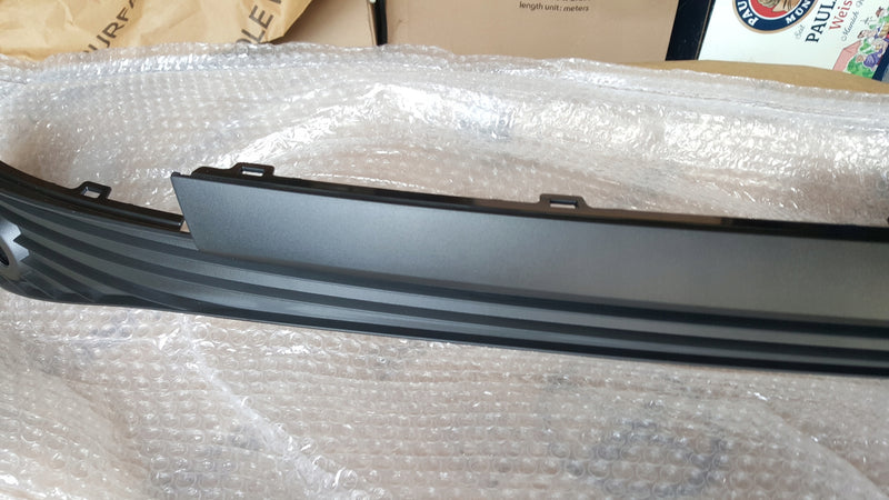 NOWA ORYGINALNA listwa kratka zderzaka tylnego AUDI Q4 e-tron 89A807833A