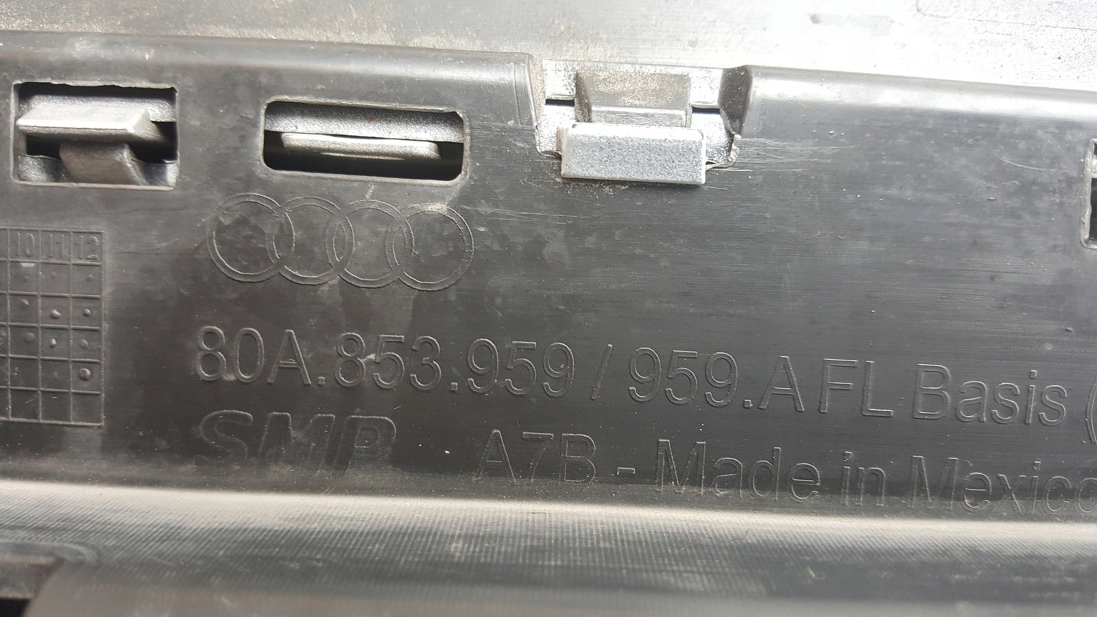 Listwa drzwi lewy przód AUDI Q5 80A853959A demontaż
