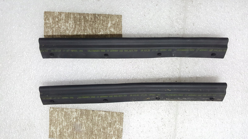 USZCZELKA MASKI LEWA PRAWA VW GOLF VIII 5H0823709