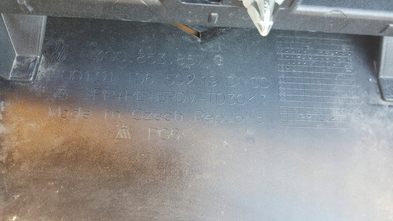 Listwa progowa LEWA VW PASSAT B8 R-LINE 3G0853857G demontaż
