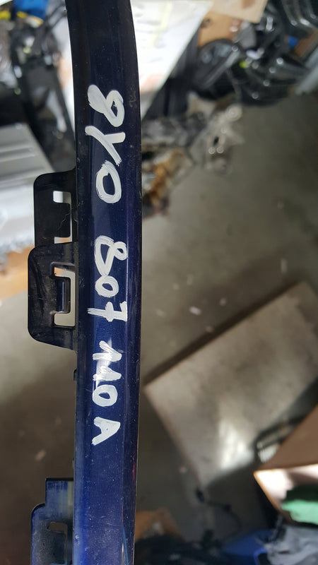 Listwa zderzaka przedniego AUDI A3 8Y0807110A demontaż