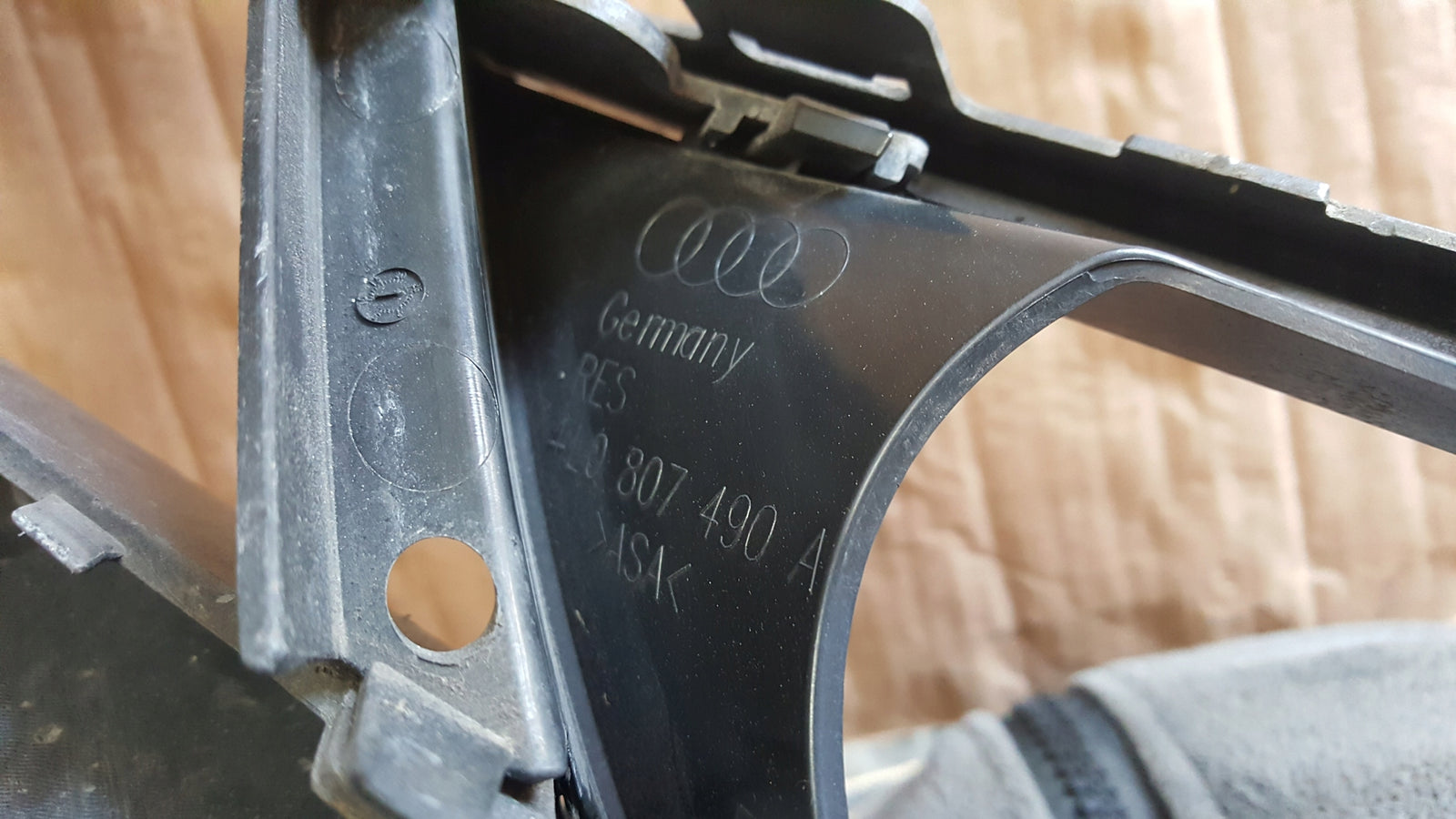 Prawa Kratka Zderzaka Przód 4L0807062D 4L0807490A AUDI Q7 2010-2015