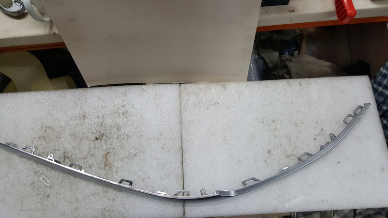 Listwa chrom zderzaka prawy tył VW PASSAT (B8) ALLTRACK 3G9853842B demontaż