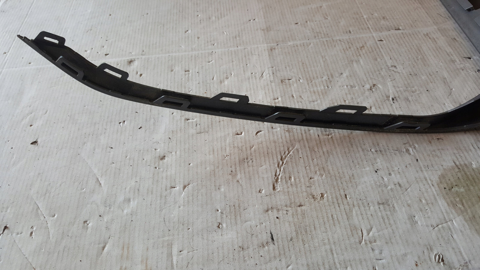 Listwa zderzaka prawy przód AUDI Q7 4M0807300A