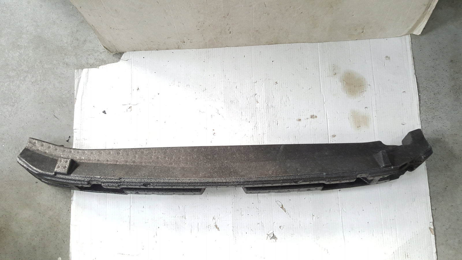 Absorber zderzaka przedniego VW GOLF VII 5G0807248G demontaż