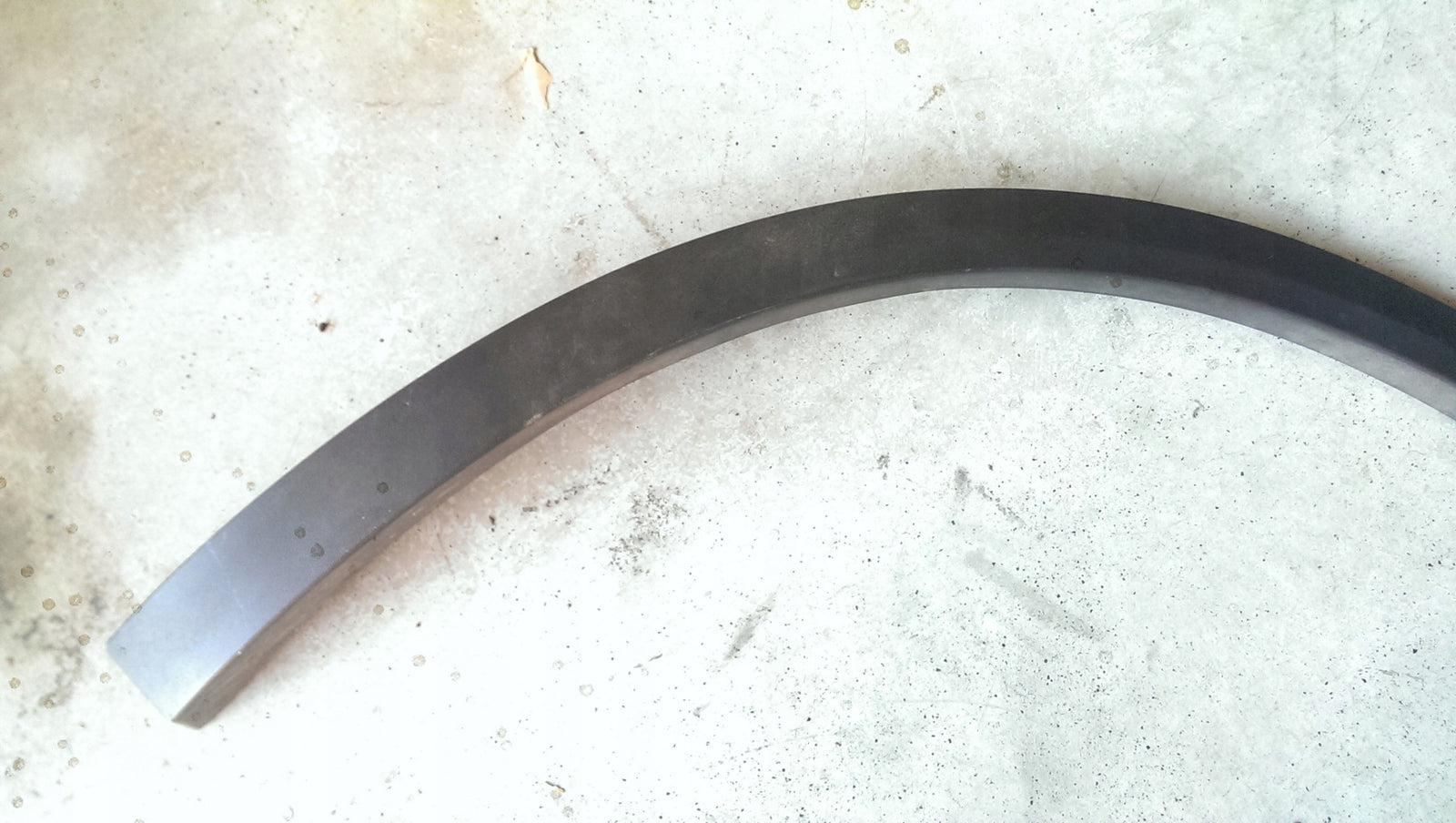 Listwa błotnika prawy tył VW TOUAREG 3 760853818