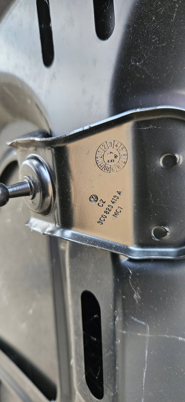 NOWA Maska Passat CC PRZED I PO LIFTINGU 3C8823031B oryginał Vw