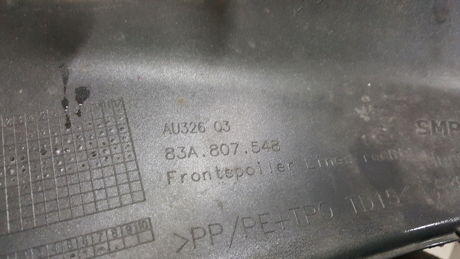 Spoiler dokładka zderzaka prawy przód AUDI Q3 83A807548 demontaż