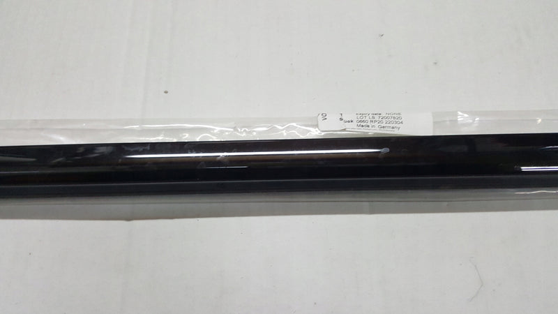 Listwa zgarniająca prawy przód AUDI A4 (B9) RS4 8W0853284D demontaż