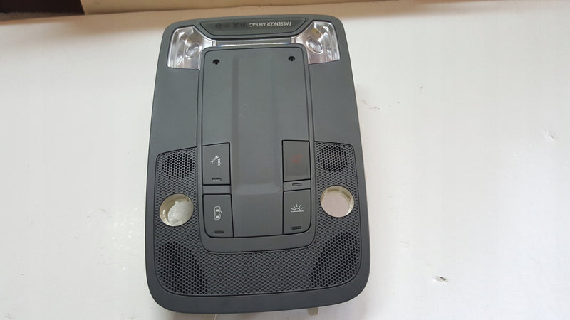 Lampka podsufitki AUDI A3 8Y0947135E AZ3 demontaż