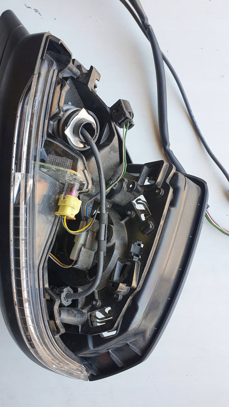 LE Lusterko AUDI Q7 4M1857409AK 13 pinów+ kamera