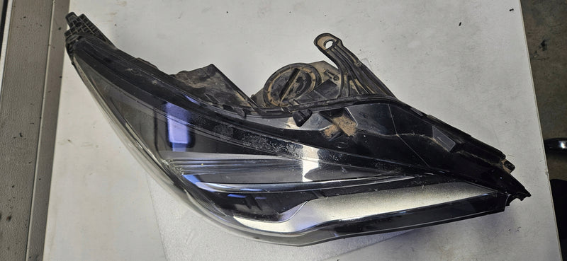 Prawy reflektor LED Opel Astra K 7960400000 2016r demontaż