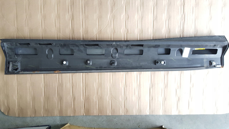 Listwa drzwi prawy przód AUDI Q3 II 83A853960A/B