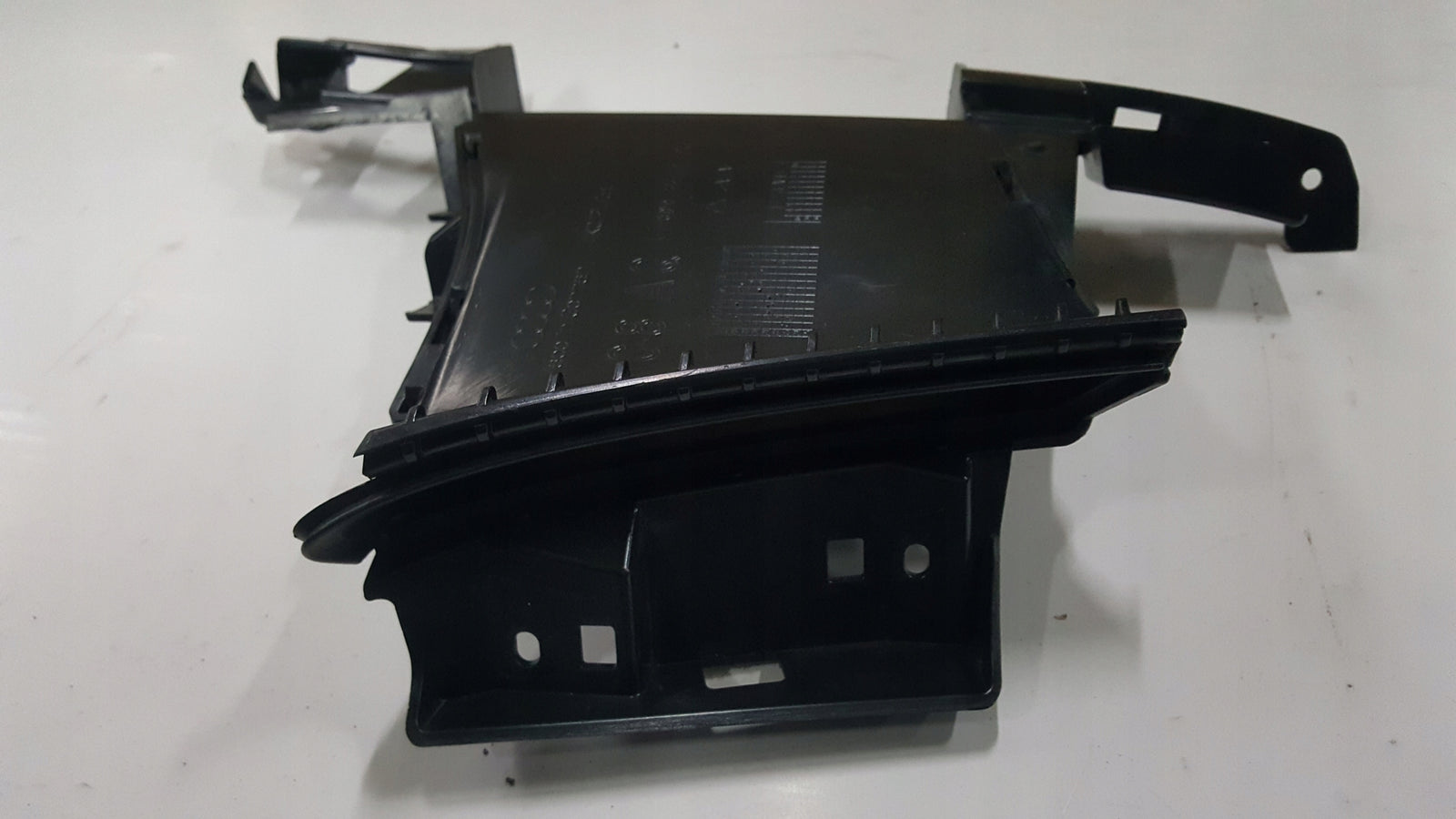 Kierownica powietrza lewy przód AUDI A6 (C8) 4K0121763J 4K0121763H demontaż