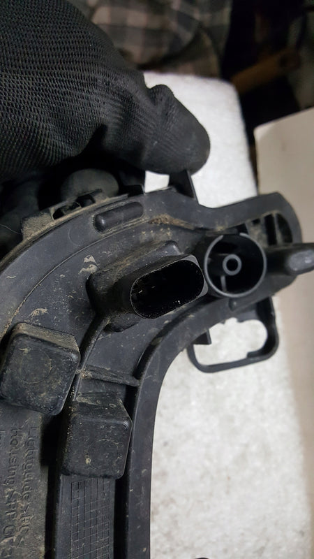 Prawy halogen LED- DRL-- VW E-UP! lift 12E941056E demontaż