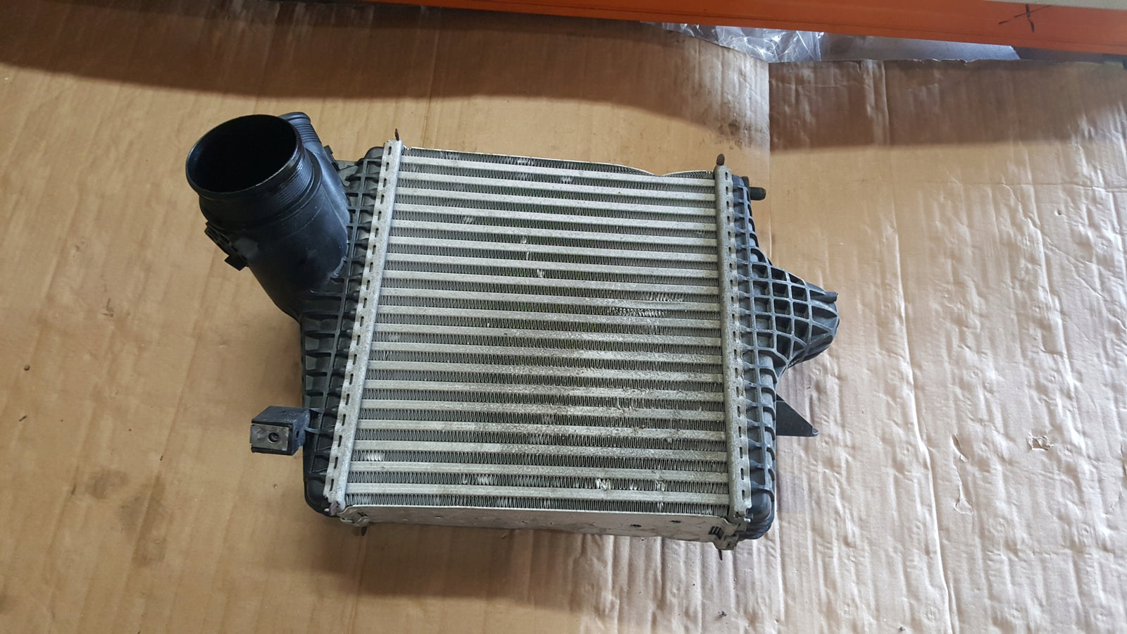 PORSCHE CAYENNE , VW TOUAREG III CHŁODNICA INTERCOOLER 4M0145803BP
