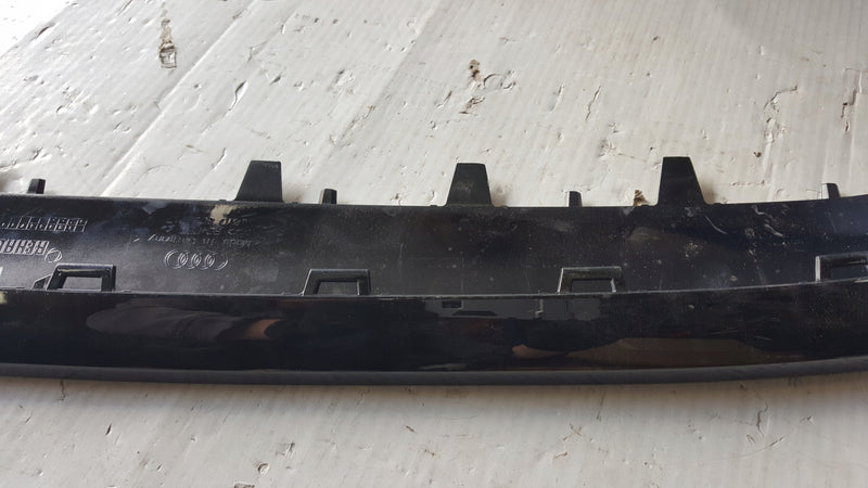 Spoiler zderzaka przedniego AUDI RS3 (8Y) 8Y0807717 demontaż