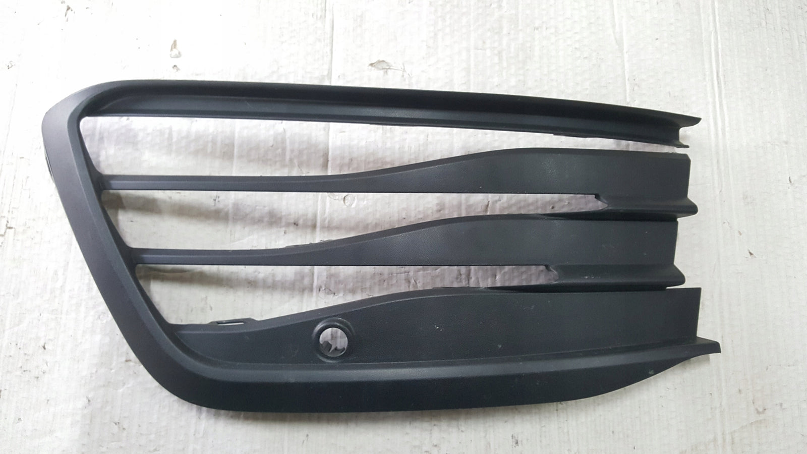 Kratka zderzaka lewy przód VW GOLF VIII 5H0853665J demontaż
