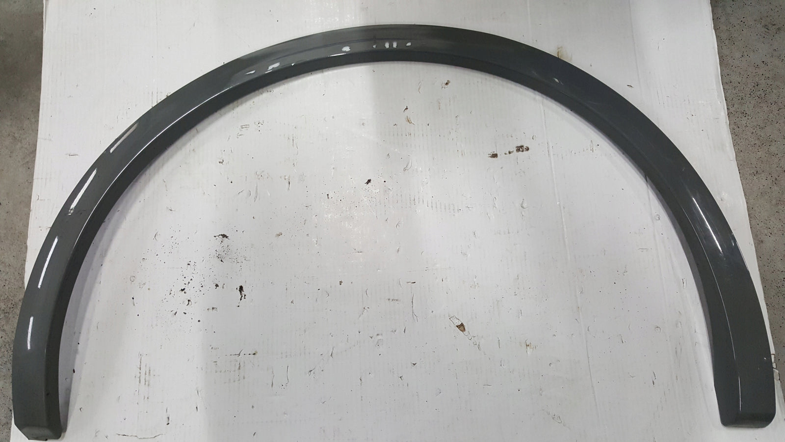 Listwa błotnika PR tył AUDI Q5 80A853818A demontaż