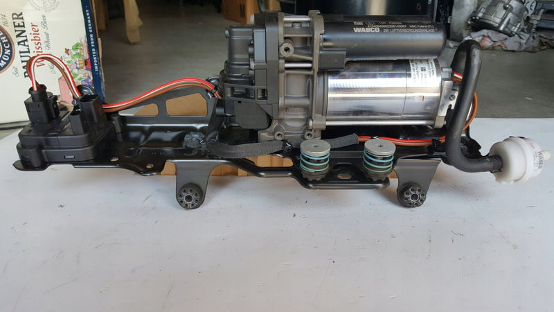 Kompresor zawieszenia AUDI E-TRON Q4 e-tron 4KE616005E 4KE616006F