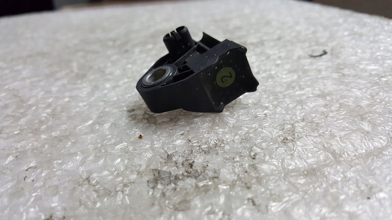 Czujnik uderzenia VW AUDI 4N0959651D demontaż
