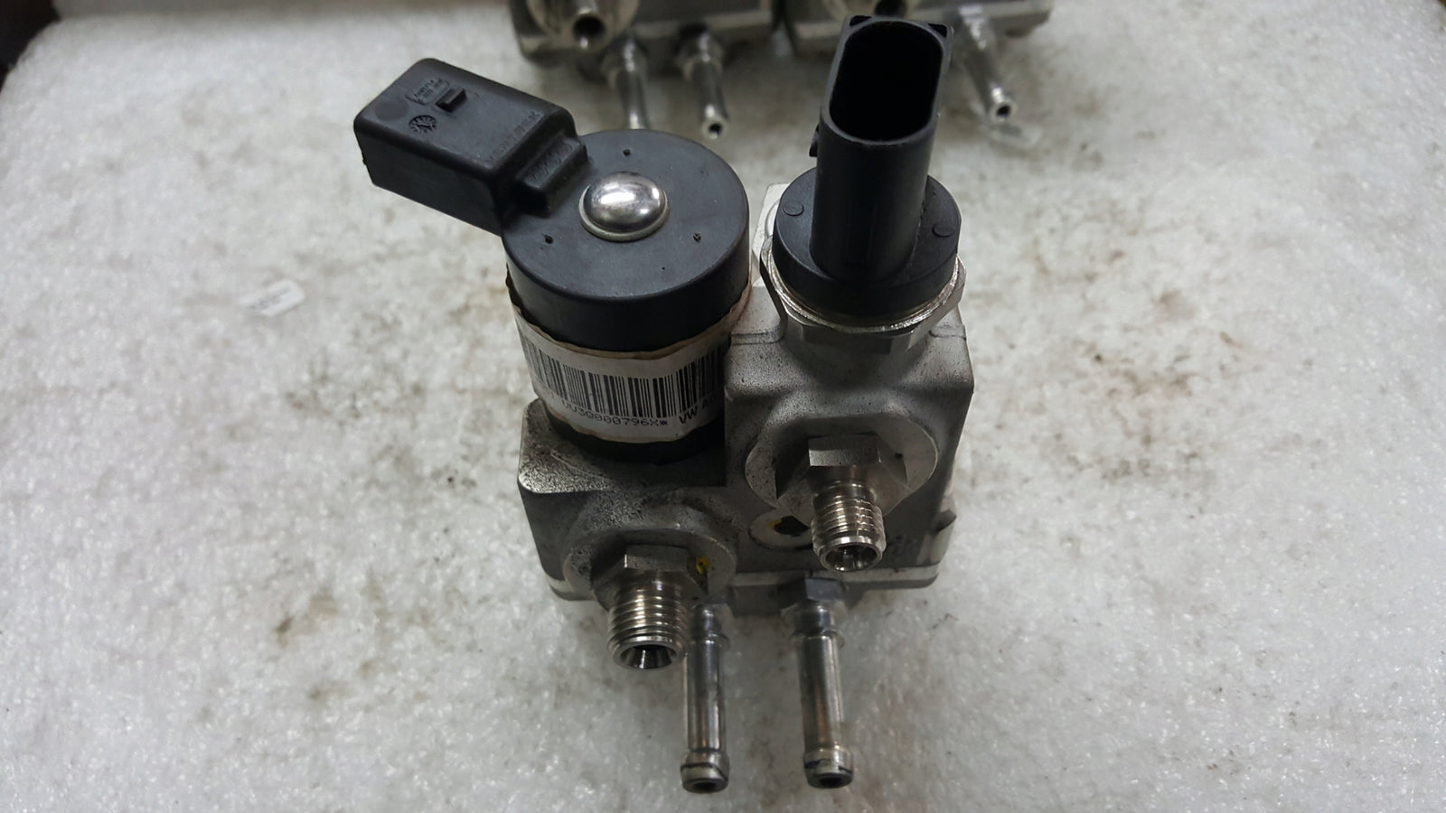 Zawór regulacji rozdzielacz VW AUDI SEAT SKODA 5R3906011 demontaż