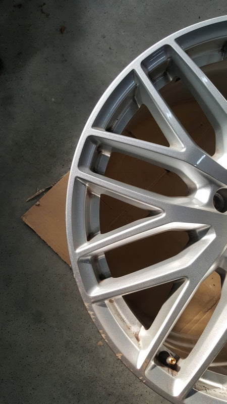 Audi Q7 4M Felga aluminiowa R20 4M0601025BJ 4M0601025Q