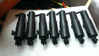 Lewy spryskiwacz reflektora BMW 7117845 demontaż