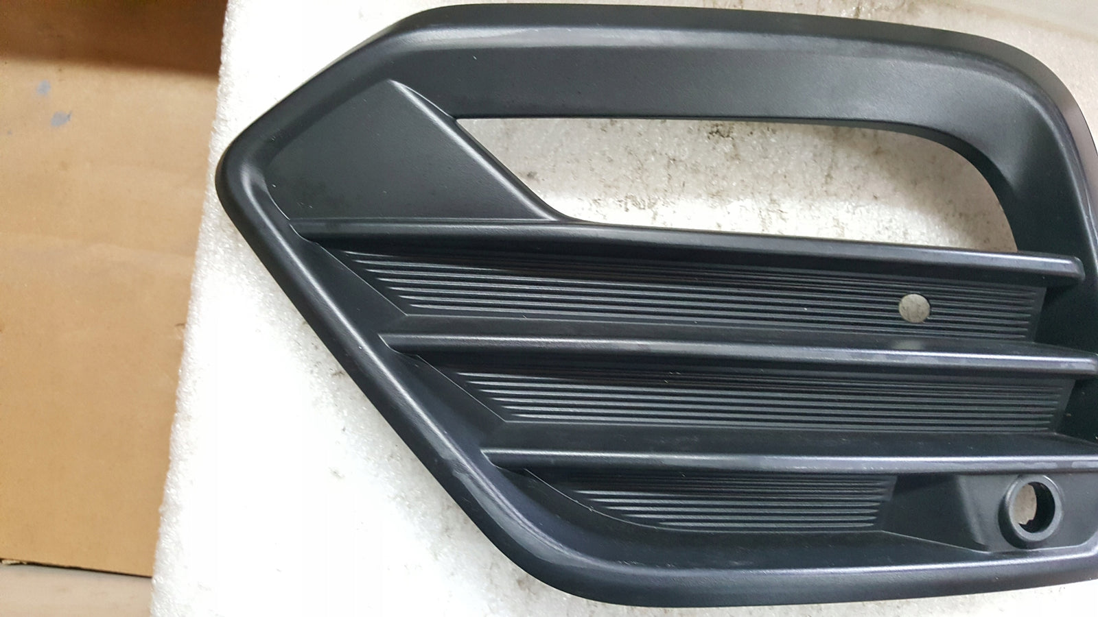 SEAT ATECA LIFT LEWA KRATKA ZDERZAKA 575853665R