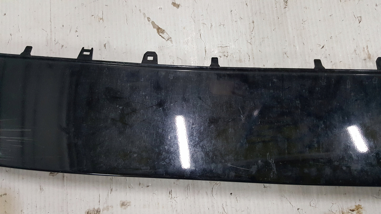 Spoiler dokładka zderzaka przedniego AUDI A4 (B9) 8W0807717B demontaż