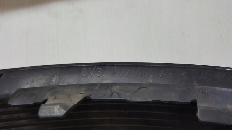 Kratka zderzaka lewy przód AUDI A3 8V3807681A demontaż
