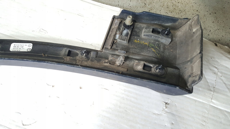 Listwa błotnika prawy przód AUDI Q5 80A853718F demontaż