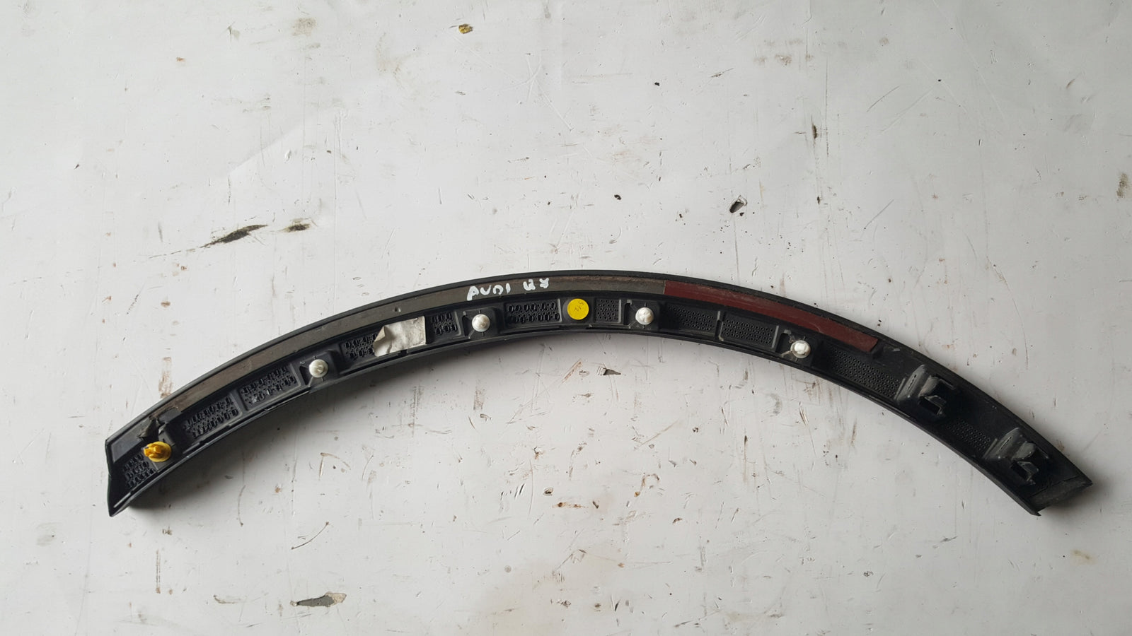 AUDI Q7 4M LISTWA PRAWA BŁOTNIKA TYŁ RH967234