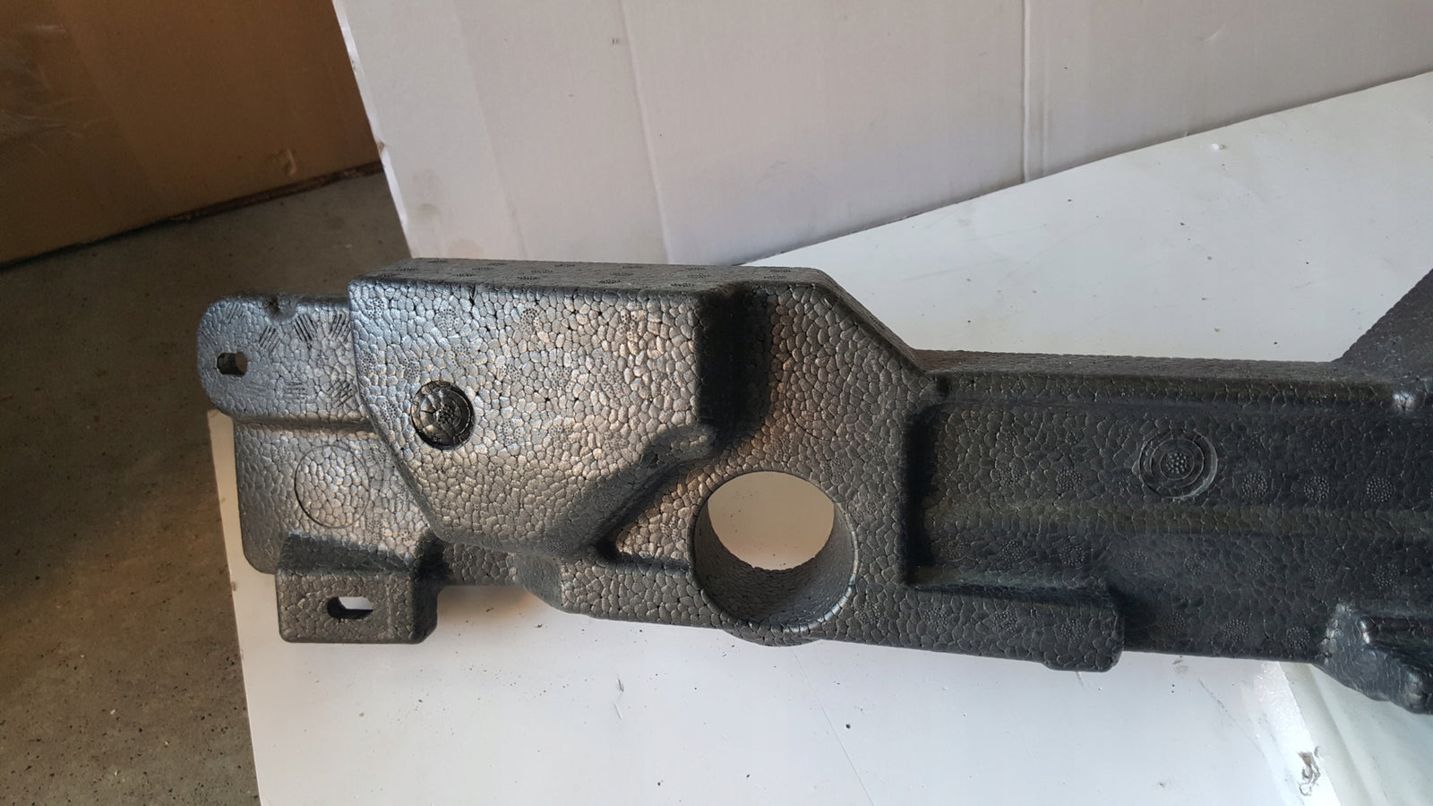 Absorber pianka zderzaka przedniego AUDI e-tron GT 4J3807549B demontaż