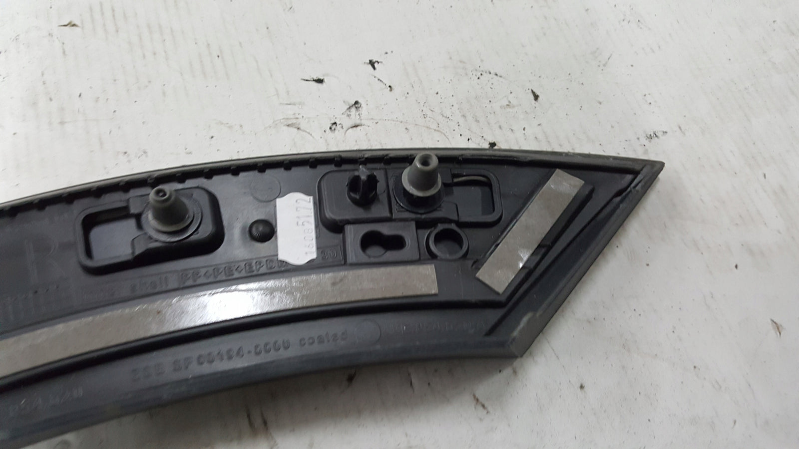 Listwa drzwi prawy tył AUDI E-TRON 4KE854820