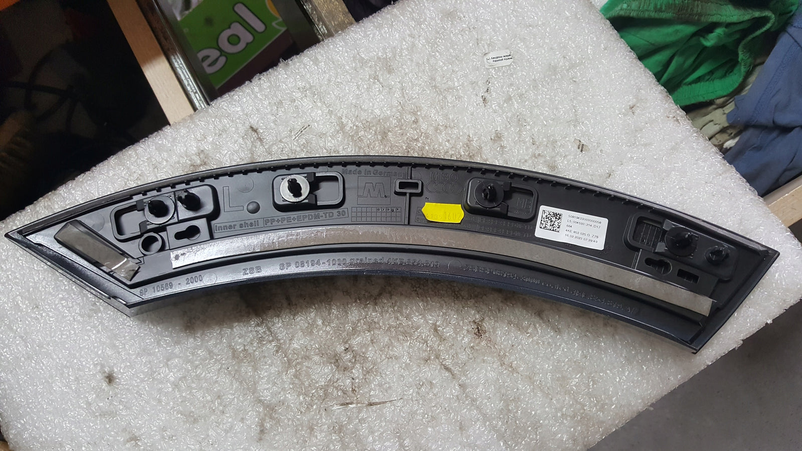 Listwa drzwi lewy tył AUDI E-TRON 4KE854819A