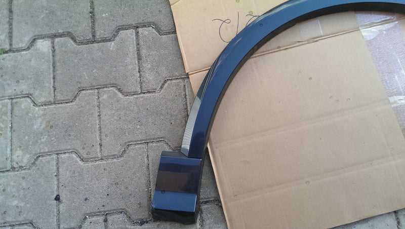 Listwa błotnika prawy przód AUDI Q2 81A853718A