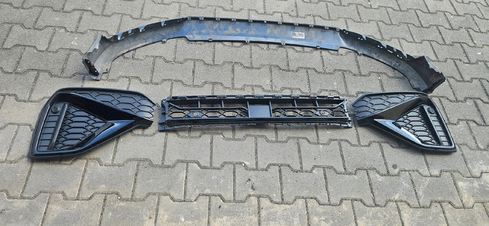 Kratki spoiler AUDI Q2 zderzak S-line 81A807681Q 682Q 81A807647K 81A807110C