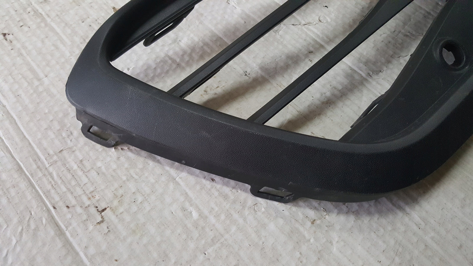 Kratka zderzaka lewy przód VW GOLF VIII 5H0853665J demontaż