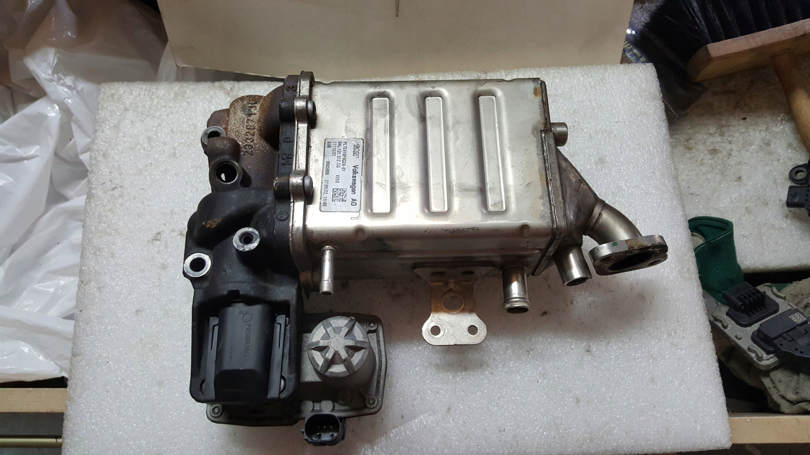 Zawór EGR chłodnica spalin VW 04L131512CG demontaż