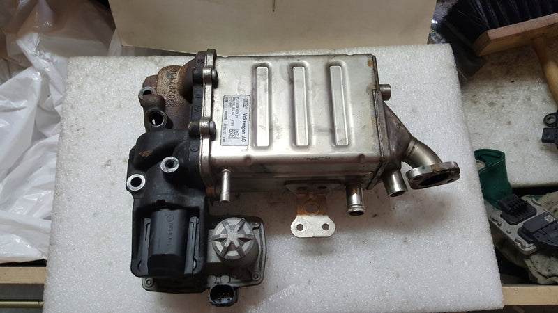 Zawór EGR chłodnica spalin VW 04L131512CG demontaż
