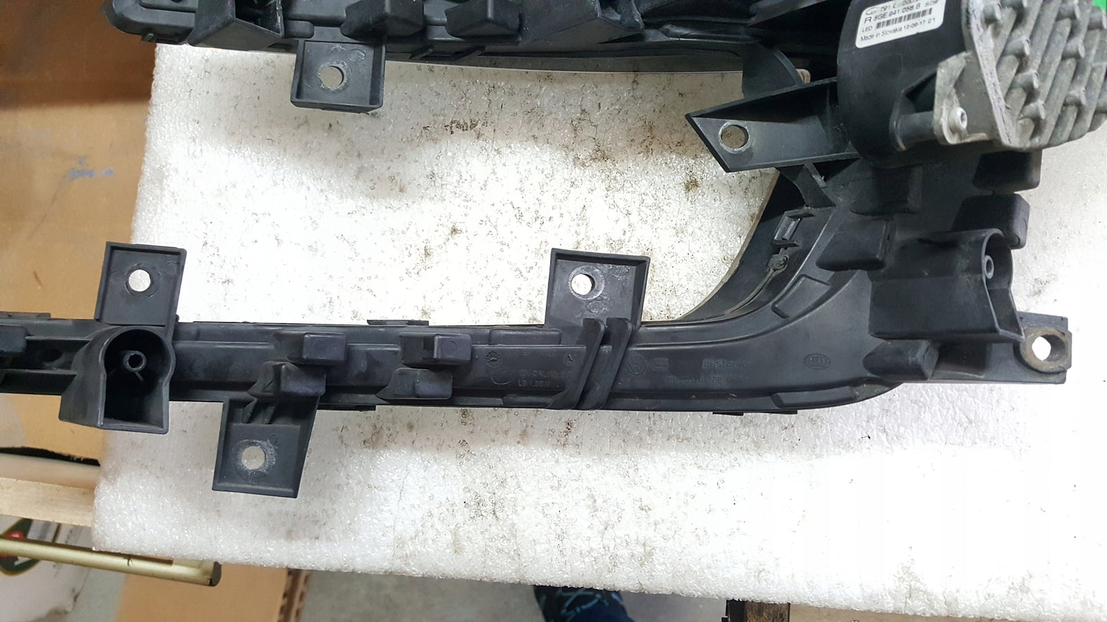 GOLF VII E-TRON HALOGEN PRAWY DRL LED 5GE941056B