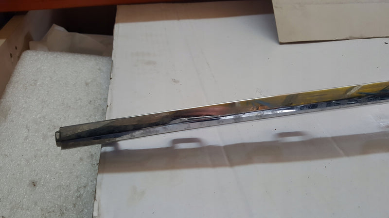 Listwa chrom zderzaka tylnego VW TOURAN 5TA853146 demontaż