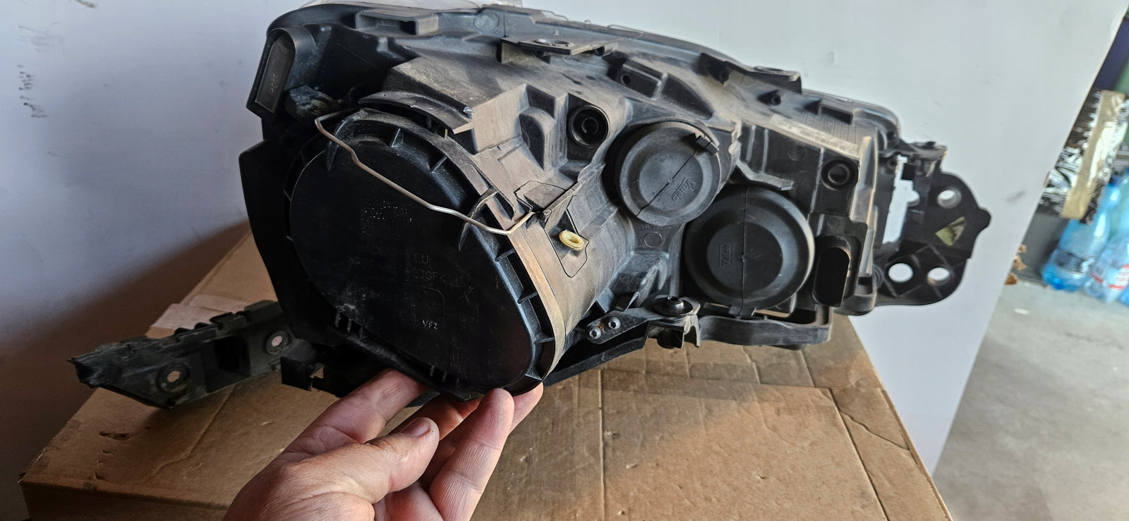 Le reflektor wraz z platformą mocującą Vw Golf 6 5K1941005P 2014r IDEAŁ