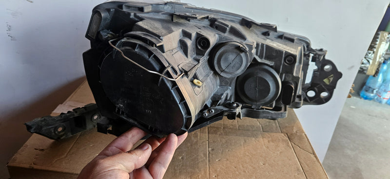 Le reflektor wraz z platformą mocującą Vw Golf 6 5K1941005P 2014r IDEAŁ